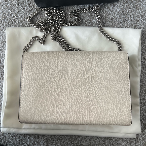 Gucci Dionysus Mini Leather Chain Wallet in White - Picture 4 of 9
